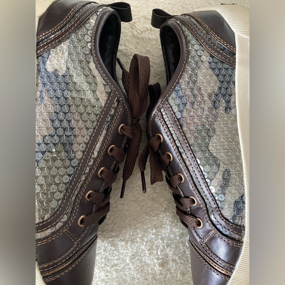 Camo Sequin and Brown Sneaker Kathy Van Zeeland Woman’s Size 8 - Picture 2 of 7